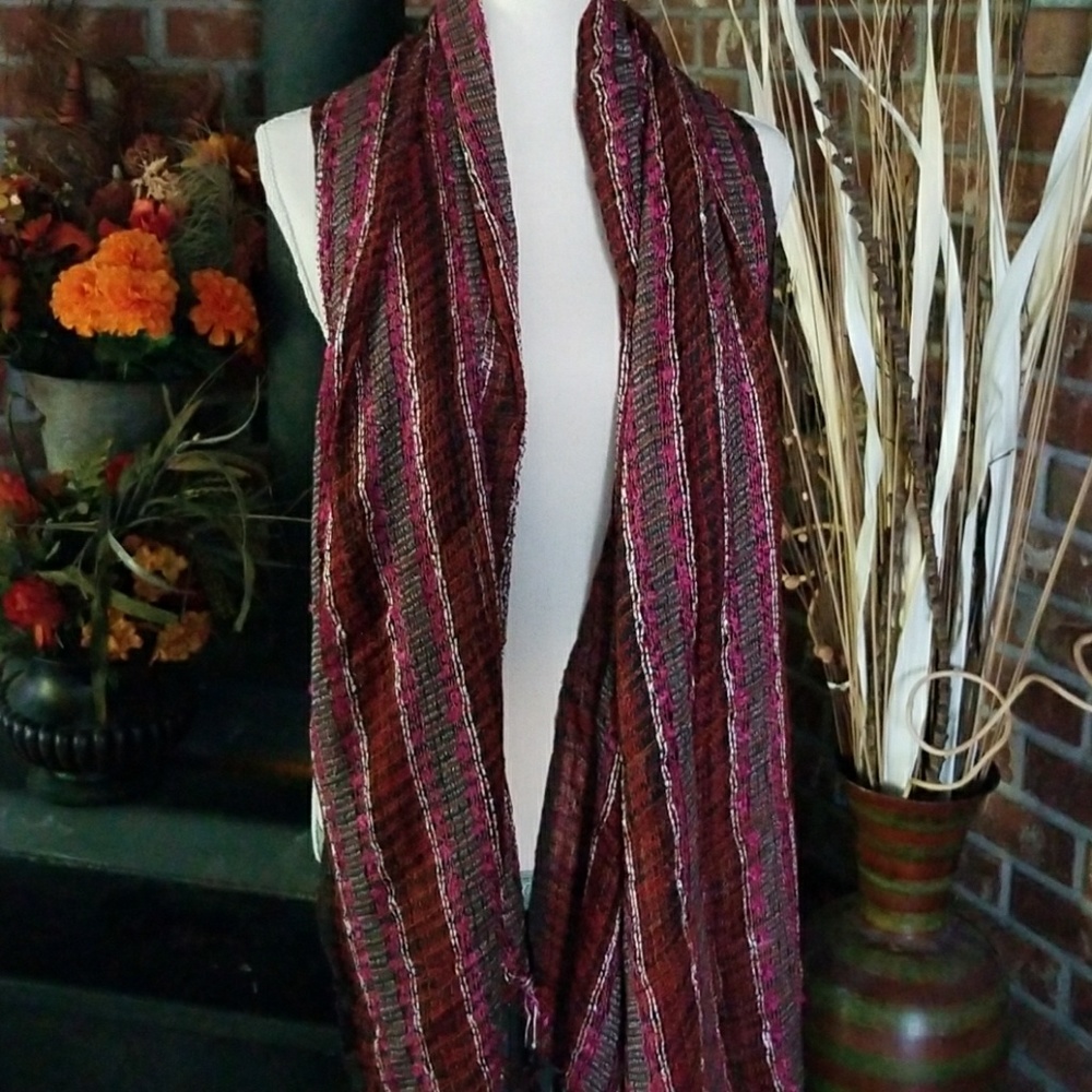 Gorgeous scarf.